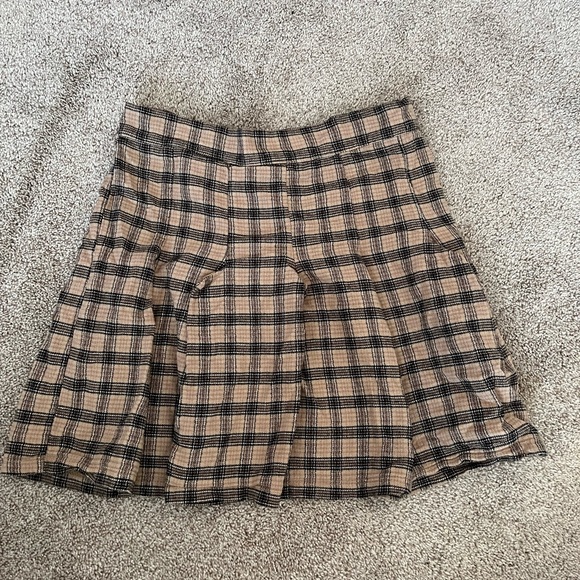 Tilly’s plaid mini skirt - Picture 2 of 2